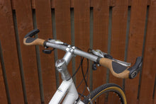 Cargar imagen en el visor de la galería, Specialized Vita Women’s Hybrid bike