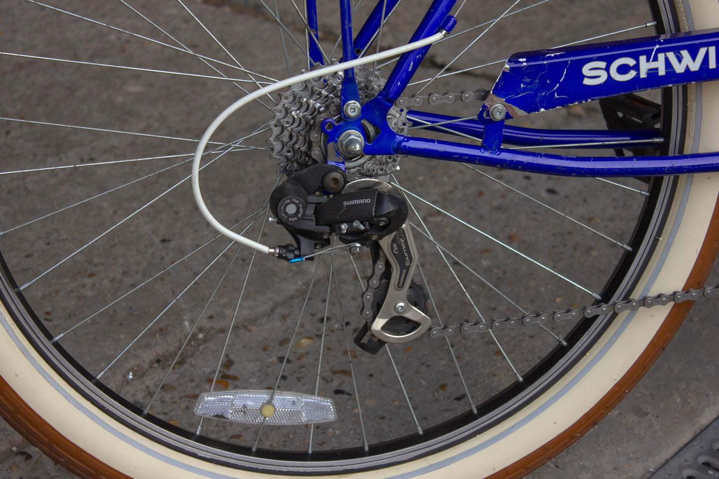 Schwinn Clairmont Cruiser Ballon Tires Full Comfort